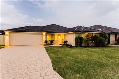 8 Knoxville Way, Success WA 6164