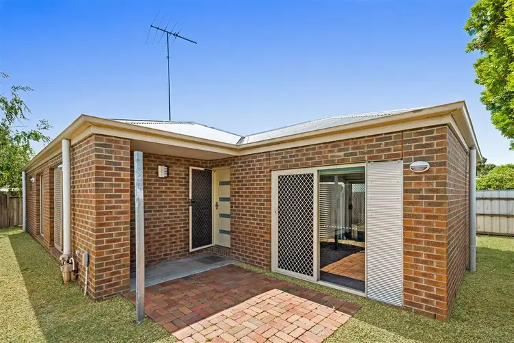 2/9 McNeill Avenue, East Geelong VIC 3219