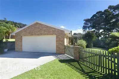 4 Field Place