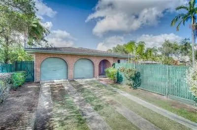 15 Holts Road, Beaconsfield QLD 4740