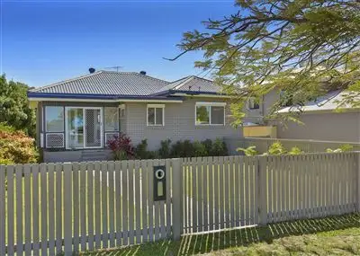 5 Seaville Avenue, Scarborough QLD 4020