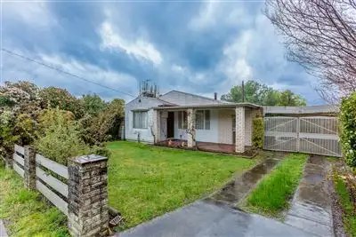 99 Lakeside Avenue, Mount Beauty VIC 3699