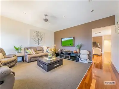 Fifth view of Homely house listing, 10 Eucalypt Court, Drouin VIC 3818