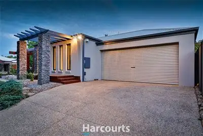 8 Huron Parkway, Pakenham VIC 3810