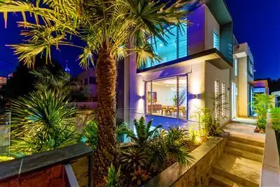 Second view of Homely villa listing, B/255 Stanhill Drive, Chevron Island QLD 4217