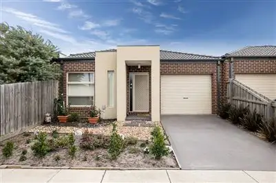 2/27 Red Robin  Road, Truganina VIC 3029