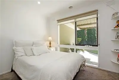 Sixth view of Homely house listing, 5 Lilydale Court, Thomastown VIC 3074