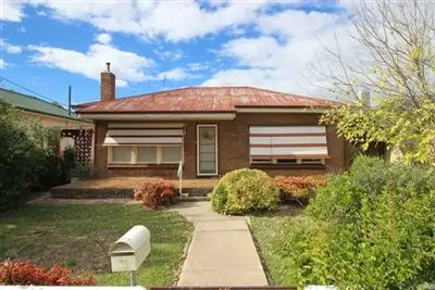 8 Centenary Avenue, Cootamundra NSW 2590