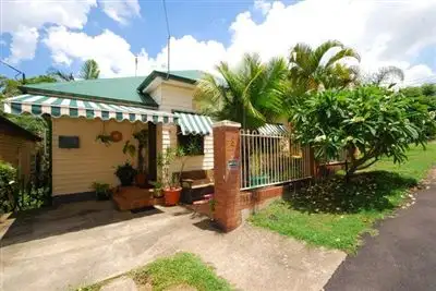 8 Laura Street, Highgate Hill QLD 4101