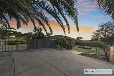 17 Moore Crescent, St Agnes SA 5097