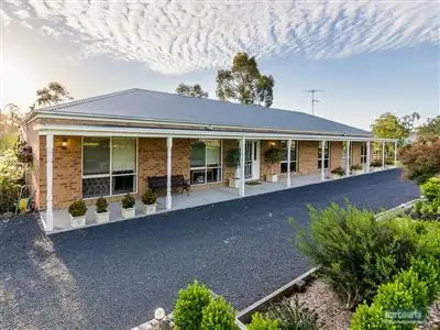 54 Fairway Drive, Drouin VIC 3818