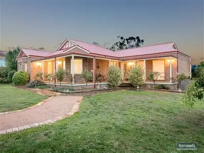 15 Robin Hood Way, Drouin VIC 3818