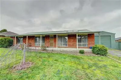 6 Windermere Way, Cardigan Village VIC 3352