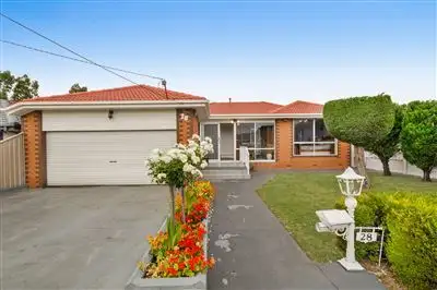 28 Nanworen Crescent, Bell Park VIC 3215