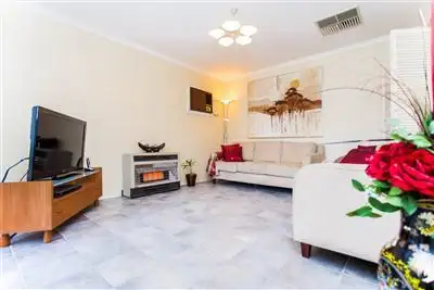 27 Lublin Crescent, Hackham West SA 5163