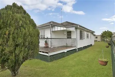 15 Kianawah Road, Wynnum West QLD 4178