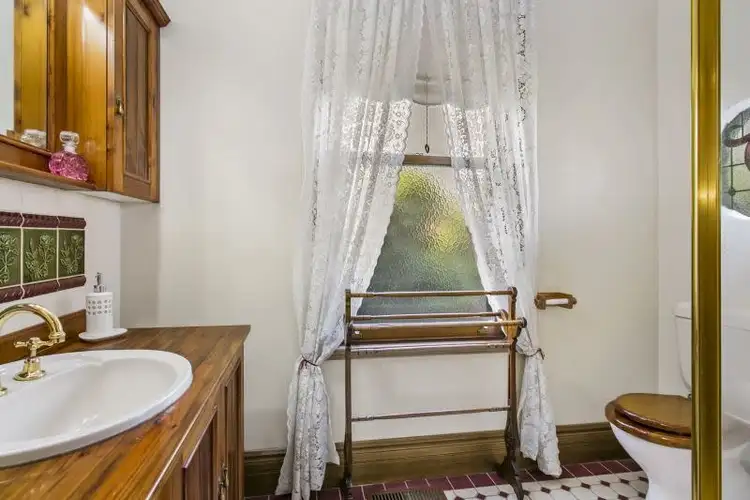 Fifth view of Homely house listing, 5 Glendalough Close, Warragul VIC 3820