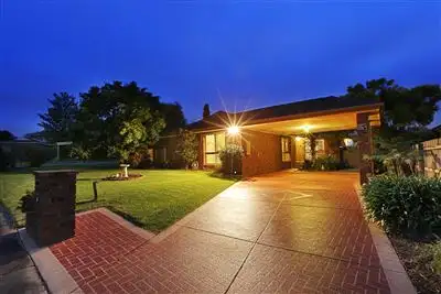 11 Newry Close, Wantirna South VIC 3152