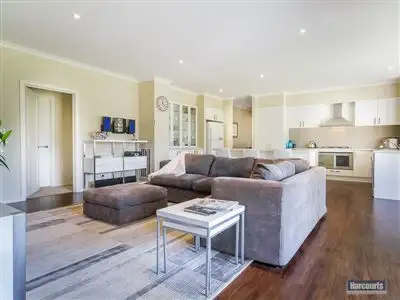 7 Lakeside Court, Drouin East VIC 3818