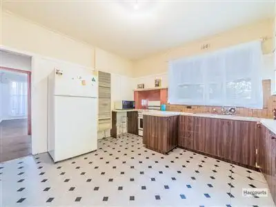 Fifth view of Homely house listing, 2 Ronalds Court, Drouin VIC 3818