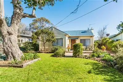 44 Rosslyn Avenue, Seaford VIC 3198