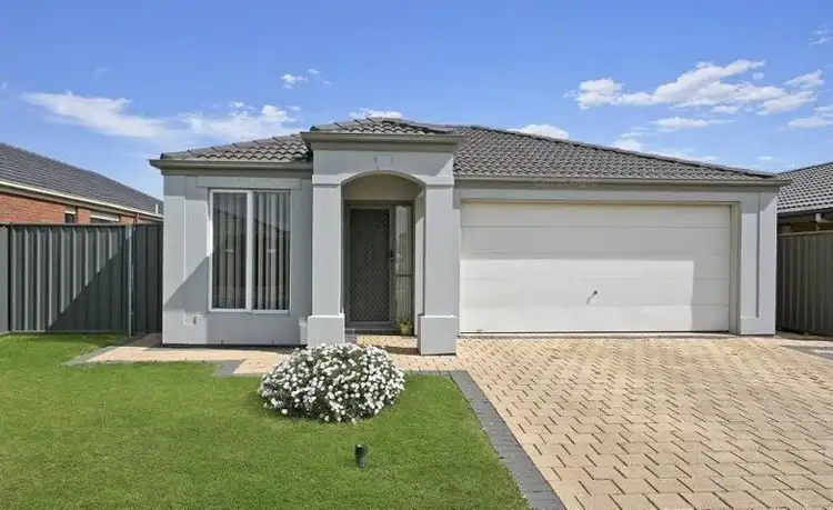 7 Albert Court
