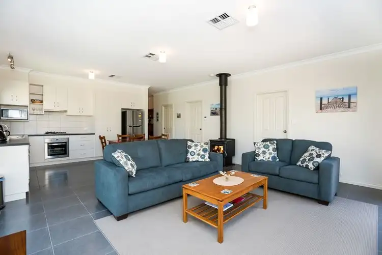 10 Petrel Avenue, Encounter Bay SA 5211