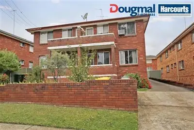 1/182 Lindesay Street, Campbelltown NSW 2560
