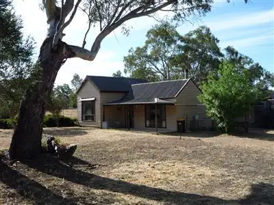 17 Salisbury Road, St Arnaud VIC 3478