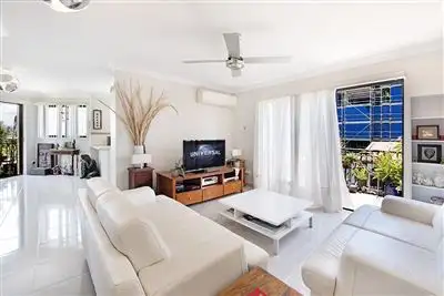 6/4 Waverley Street, Southport QLD 4215