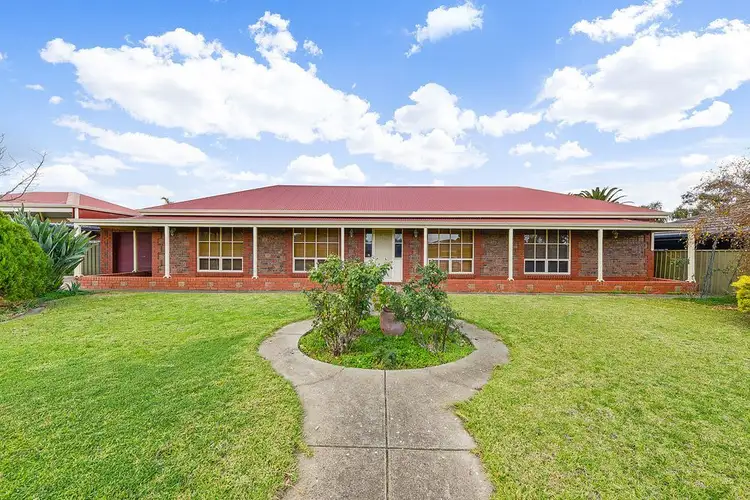 27 Warburton Drive, Woodcroft SA 5162