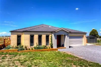 23 Diamond Drive, Cardigan Village VIC 3352