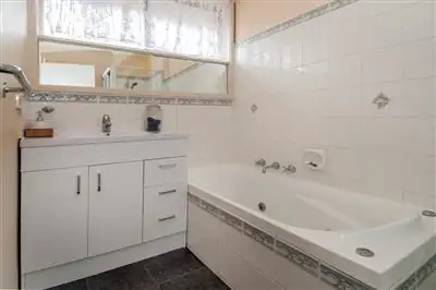 Seventh view of Homely house listing, 10 Ashdown Court, Lalor VIC 3075