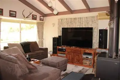Fifth view of Homely house listing, 8 Clarries Track, Alexandra VIC 3714