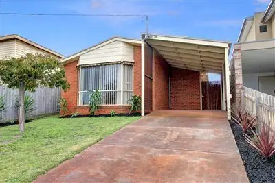 67 Eighth Ave, Rosebud VIC 3939