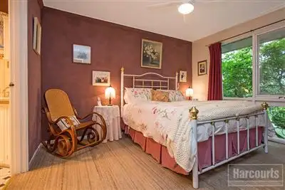 Sixth view of Homely house listing, 8 Pickersgill Court, Endeavour Hills VIC 3802