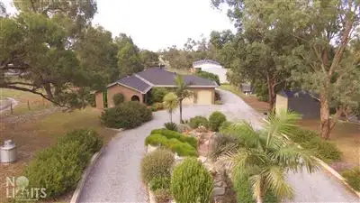 8 Browns Road, Devon Meadows VIC 3977