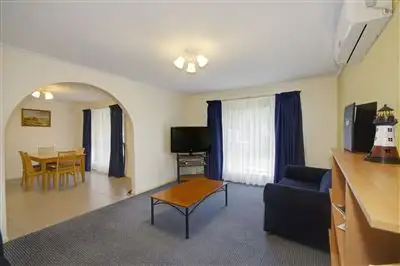 Fifth view of Homely unit listing, 2/4-6 Lily Street, Hamlyn Heights VIC 3215