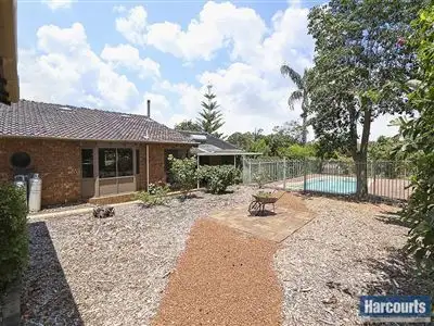 11 Heather Road, Lesmurdie WA 6076