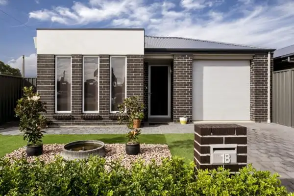 1B Cowra Crescent, Park Holme SA 5043