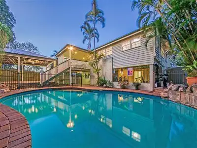 11 Peasant Street, Holland Park West QLD 4121