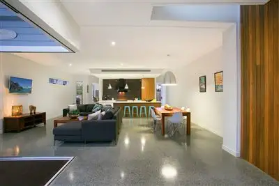 16 Sunbrite Avenue, Mermaid Beach QLD 4218