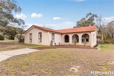 64 Allchin Circuit, Kambah ACT 2902