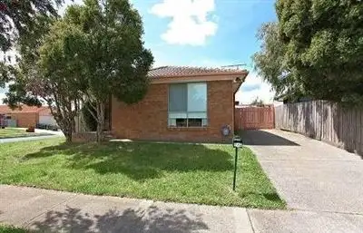 1/2 Filomena Court, Cranbourne North VIC 3977