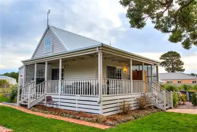 4 Woodlands Road, Scarsdale VIC 3352