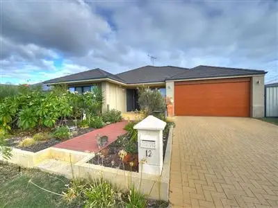 12 Oakwood Gate, Meadow Springs WA