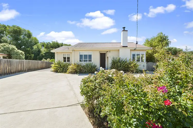 1/14 Schouten Street, Warrane TAS 7018