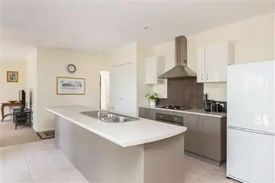 Fifth view of Homely house listing, 2 Lorne Court, Berwick VIC 3806