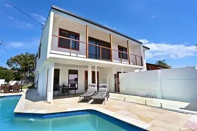 5 Pacific Boulevard, Broadbeach Waters QLD 4218