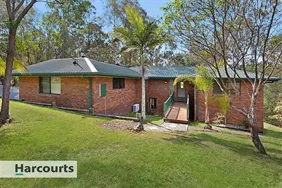 5 Drapers Road, Eatons Hill QLD 4037